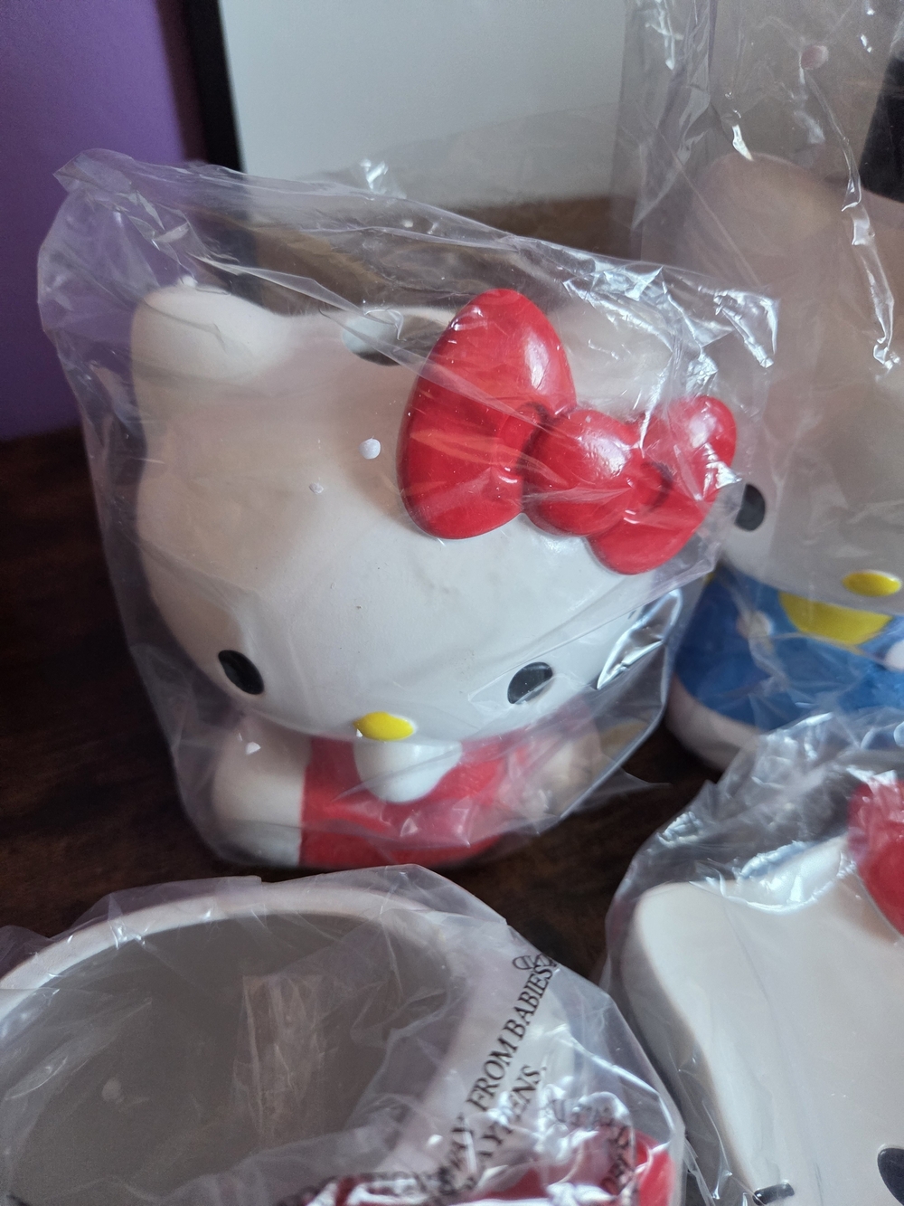 Hello Kitty Ceramic Figure Bathroom Set. - Picture 6 of 8